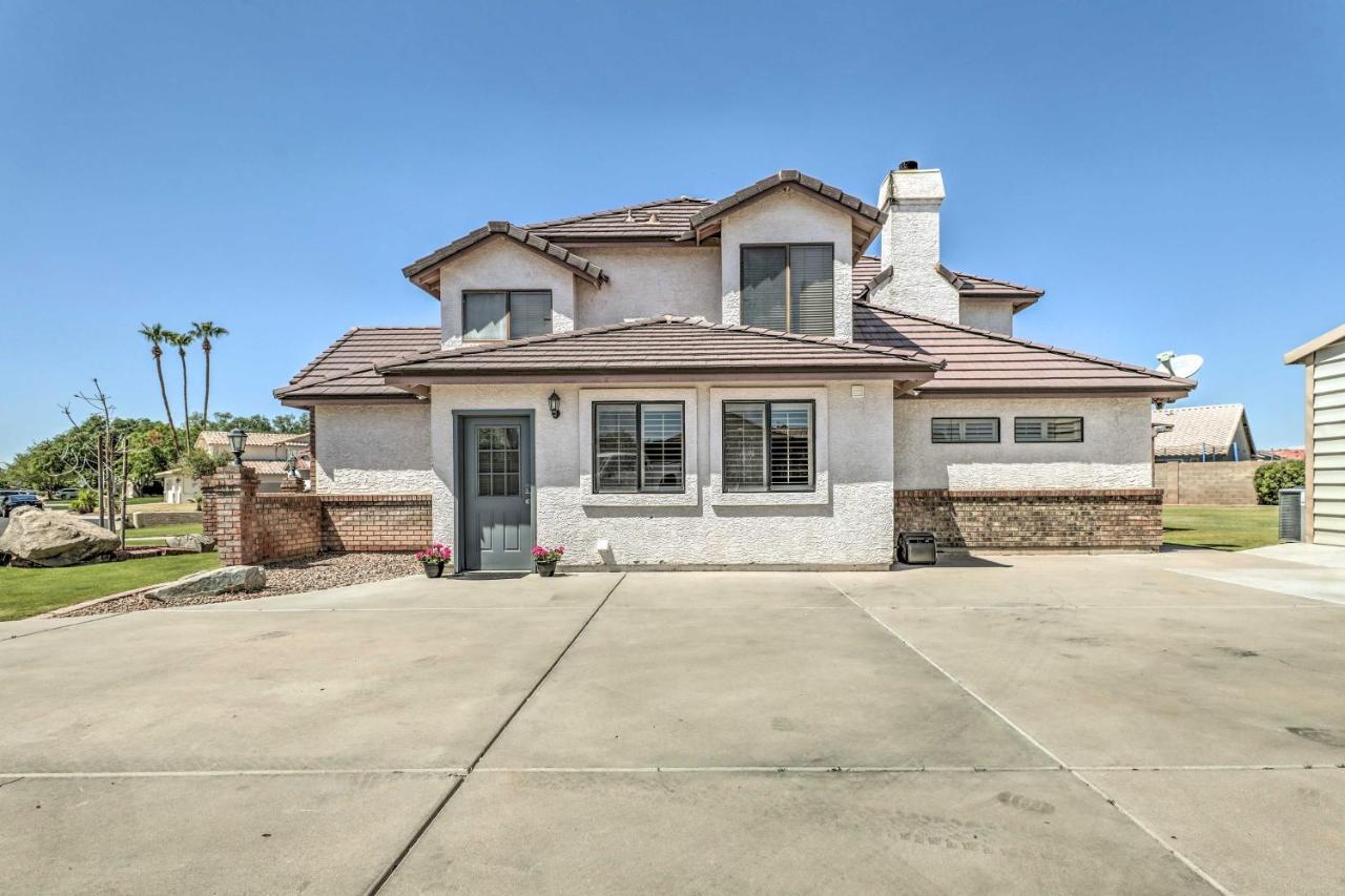 With Grill, Fire Pit And Pool Access Apartment